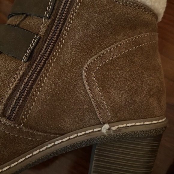 Booties, warm winter. Zipper side, suede.   Super cute! - Picture 7 of 7